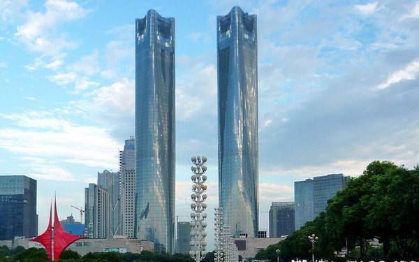 5.南昌双子塔 南昌双子塔是南昌标志性建筑之一,是南昌的最高建筑.