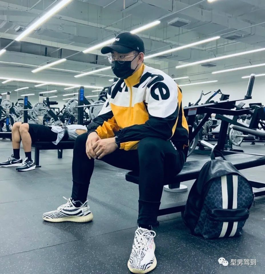 北京肌肉医生引发舔屏，网友纷纷求打针