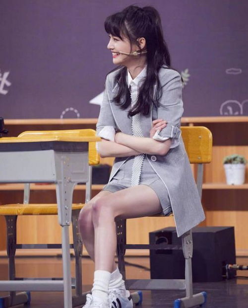 郑爽光腿穿黑丝大突破罕见性感不敢认大露长腿新造型美霸屏