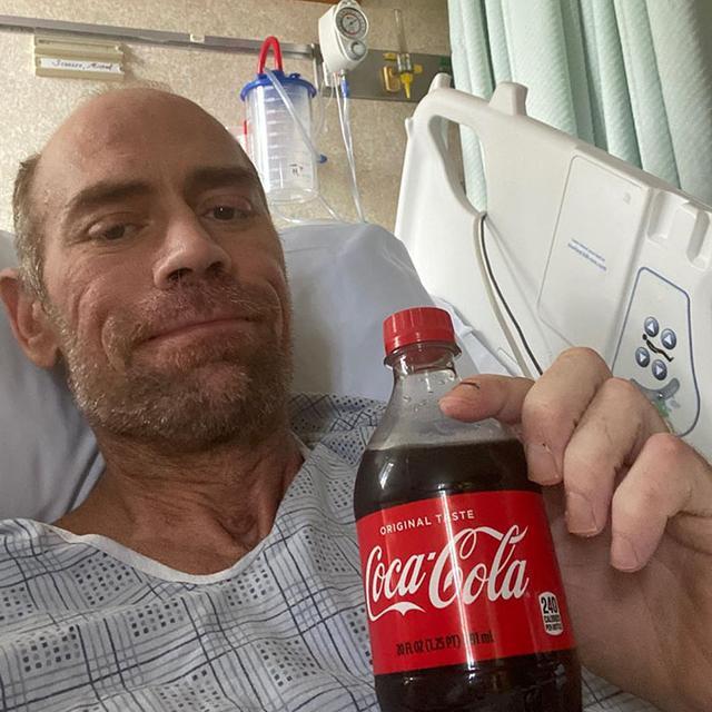 美国一壮汉确诊冠状病毒，6周时间肌肉全无，一组对比照前后判若两人