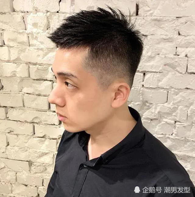 男生还没想好剪什么发型?理发师建议这几款,剪完时尚显年轻!