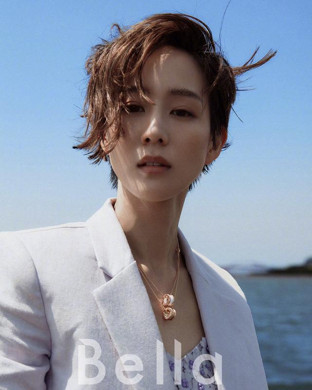 张钧甯从“不红”变“实红”，干练短发美出天际，小脸姐妹赶快get