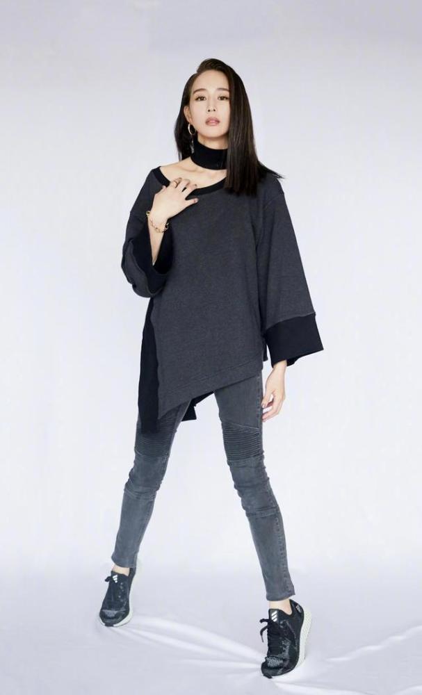 张钧甯从“不红”变“实红”，干练短发美出天际，小脸姐妹赶快get