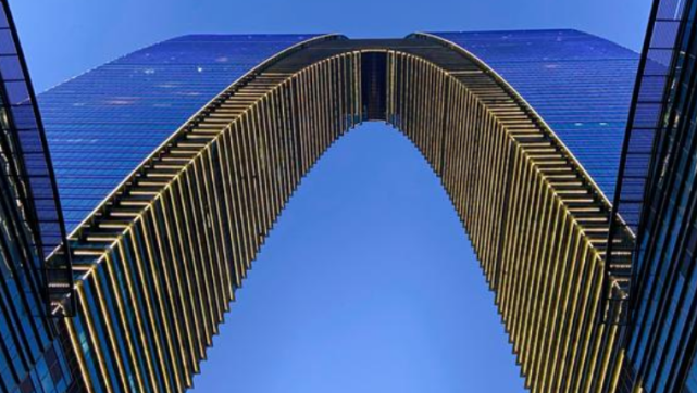 东方之门,苏州最著名的地标性建筑,却被戏称为"大秋裤"