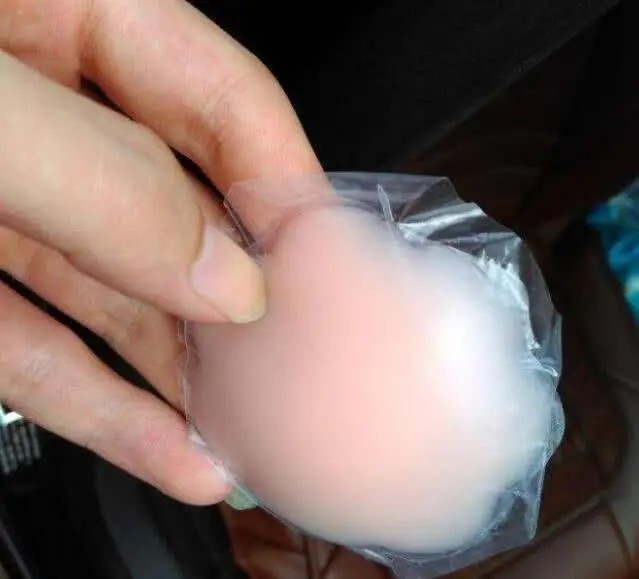 为什么跑马拉松要戴乳贴？不戴乳贴跑的后果竟如此可怕，男选手也不能幸免！