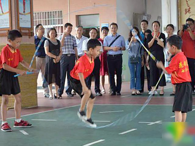 广州"七星小学跳绳队":小学生教兵哥哥跳绳,冠军之路