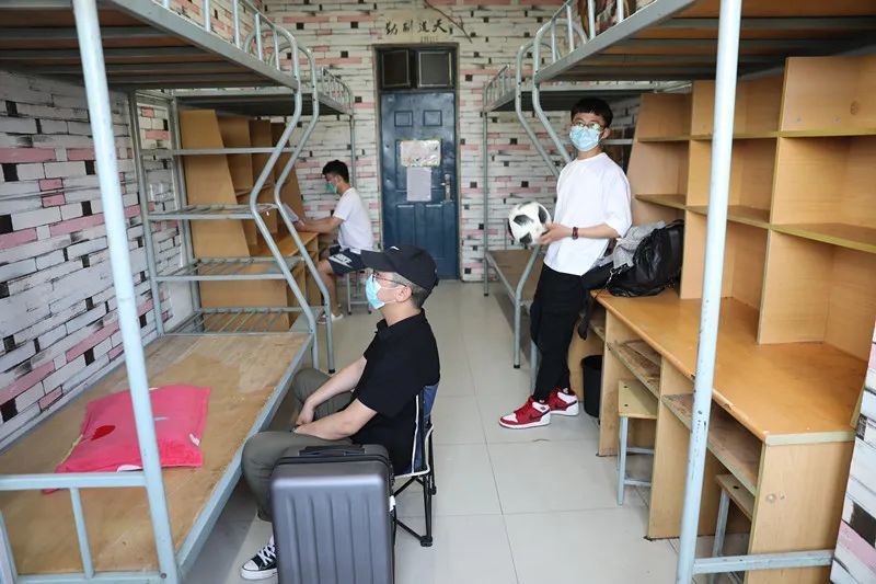 少年归来!郑州财经学院迎首批学子返校