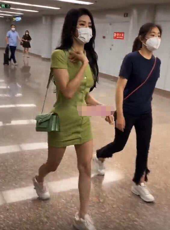有种身材叫青你2的蔡卓宜，瘦是真的瘦，身材比例却让人一言难尽