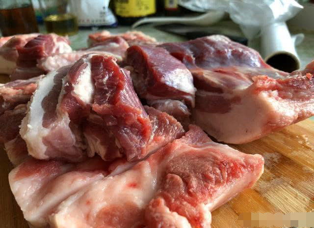 上次我买了30斤牛肉,我花了1050元做了一罐五香牛肉和10斤牛肉干.