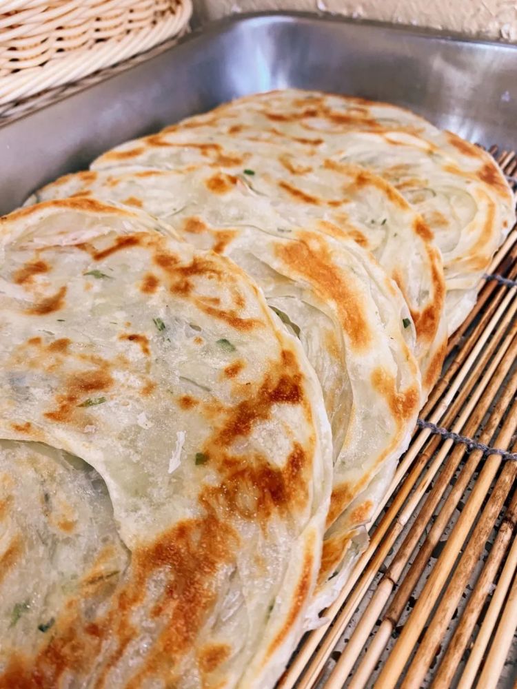 活动期间,葱油大饼加汤现在想吃多少吃多少.