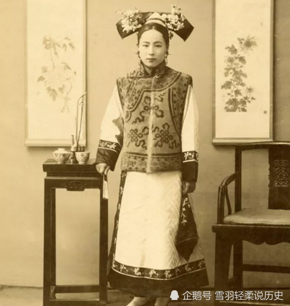 老照片中不但有晚清朝廷重臣李鸿章的小妾冬梅的惊艳留影,亦是可以