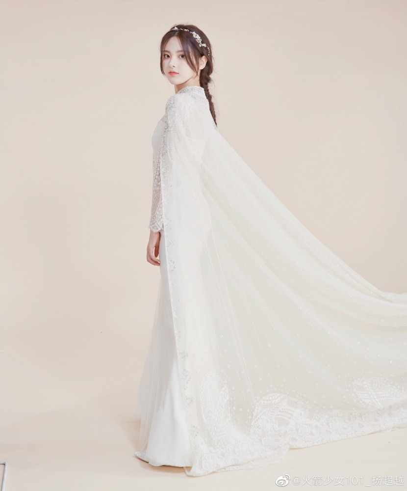 为你披上白色婚纱句子_白色婚纱图片(2)