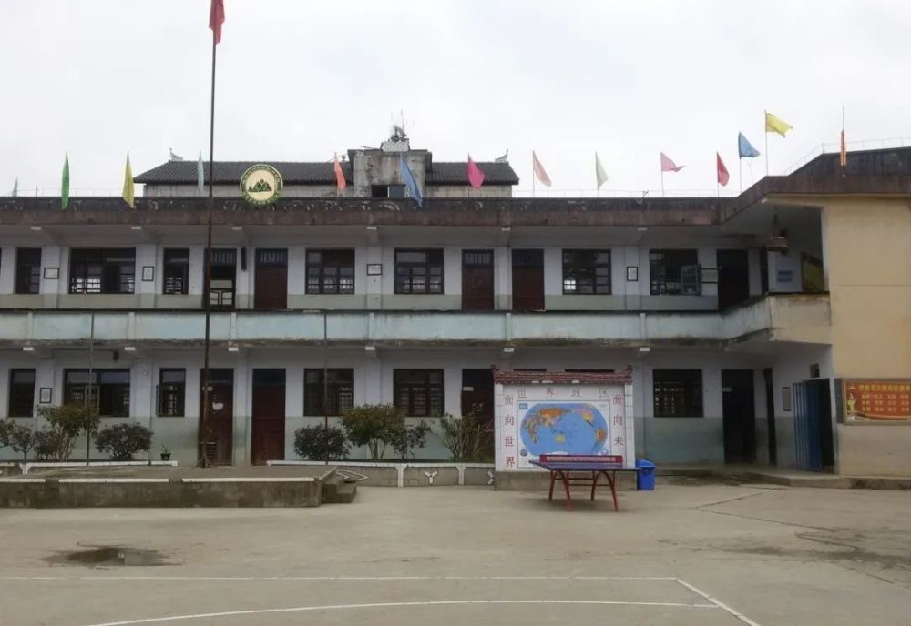 一起来看看乡村学校有多美~ ▲ 播州区泮水镇第一小学校园 ▲ 汇川区