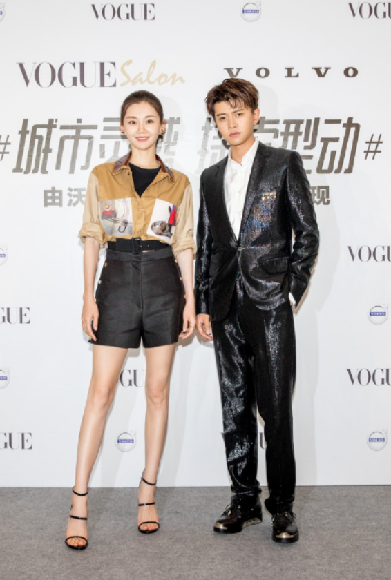 原来老天一直很公平,当苗苗穿短裤之后,怕是会吓跑郑恺