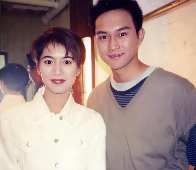 "港姐"袁咏仪与富豪的往事,张智霖真的不介意吗?