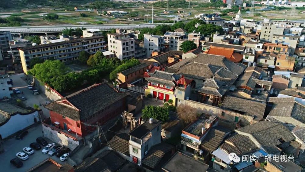 灵济宫位于福州市闽侯县青口镇青圃村,建筑面积约2460平方米,建筑壮观