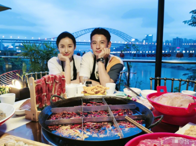 吕一钱泳辰夫妇吃火锅秀恩爱,时隔135天再见面,吕一眼泛泪光