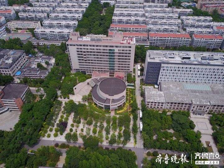 航拍刚复学的山东农业大学本部,泰山脚下如此美丽的校园