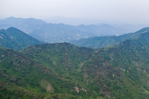 无人机航拍济南云梯山,巍巍青山连绵起伏,这里曾经是济南最高峰