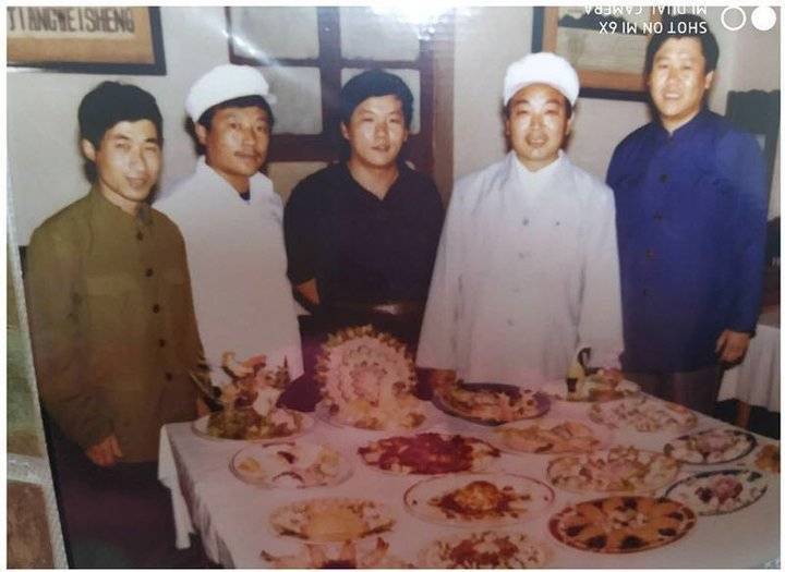 1981年"汇泉饭店"的厨师有:红案,特二级厨师颜景祥,二级厨师宋其远