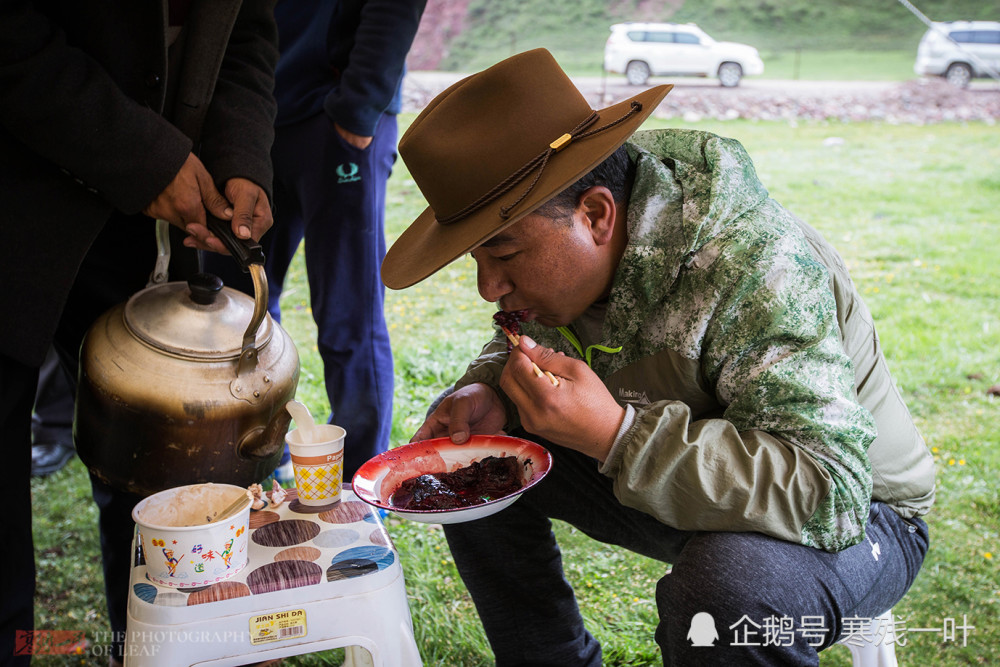 这是藏族人招待贵宾的顶级美食吃法有些特别很多人却不敢吃