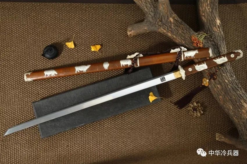 收藏一把镇宅用的刀剑,唐刀汉剑,你会选择哪种?