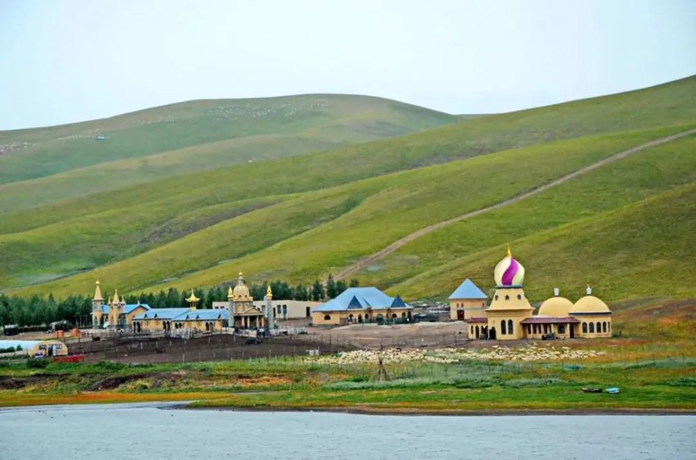 观音山旅游区位于霍林郭勒市西北部,是以蒙古族餐饮,观光,休闲,住宿