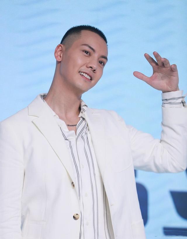 杨洋的短碎发Man炸！李现剪寸头王一博换短发，夏季潮男发型来袭
