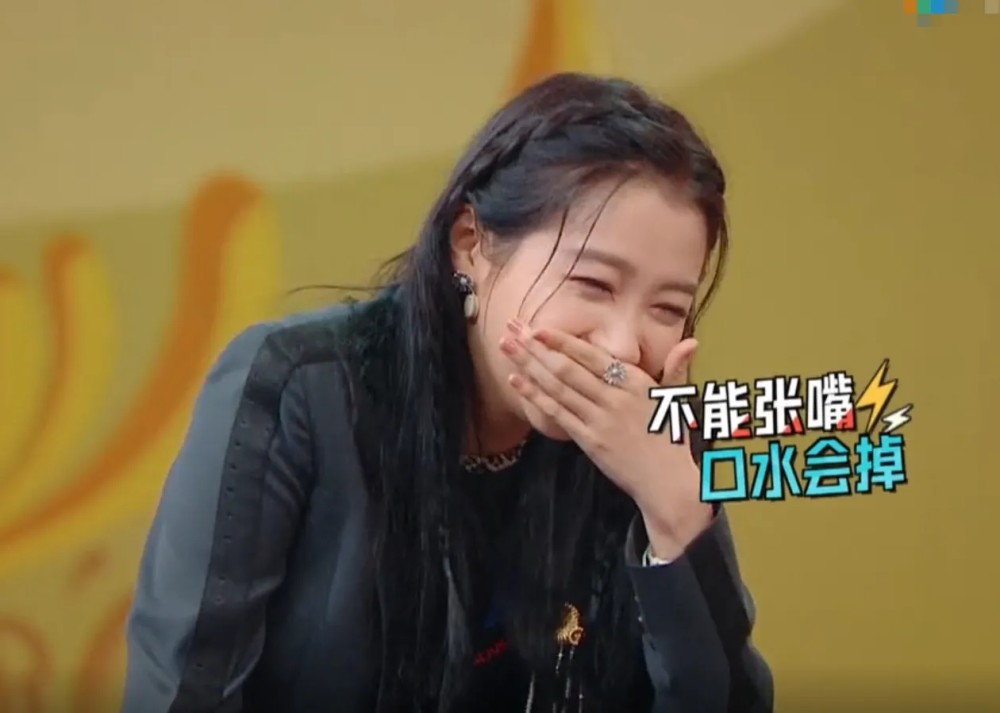 喜欢“无痕美甲”的3位女明星，明明很贵却像没做过，贫穷限制我的想象