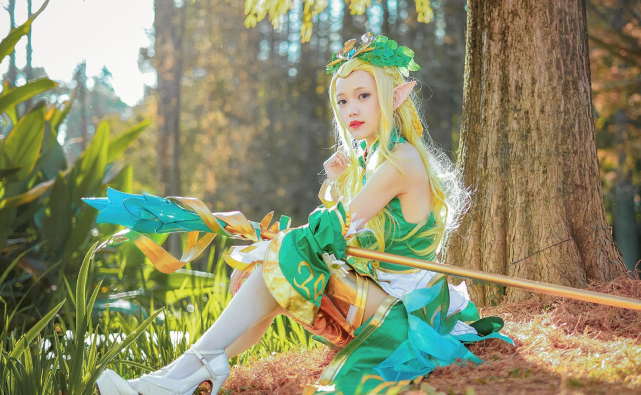 枣糕cos王昭君,腐团儿cos小乔 森系王昭君绝美cos,金发碧眼精灵耳,网友直呼:专业