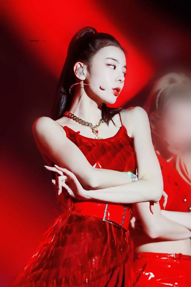 娱乐圈最美头骨，比肩Jennie的原来是她啊！