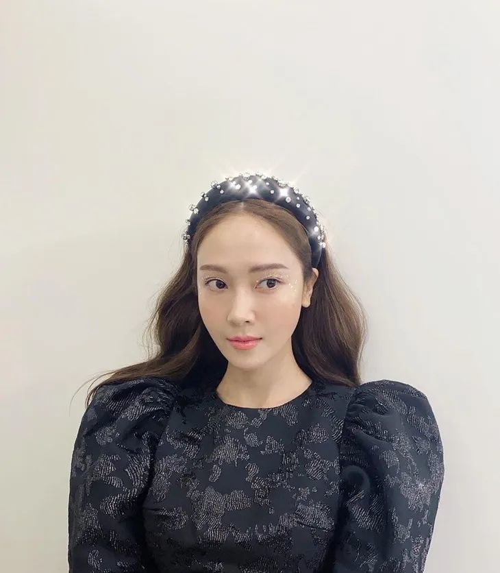 娱乐圈最美头骨，比肩Jennie的原来是她啊！