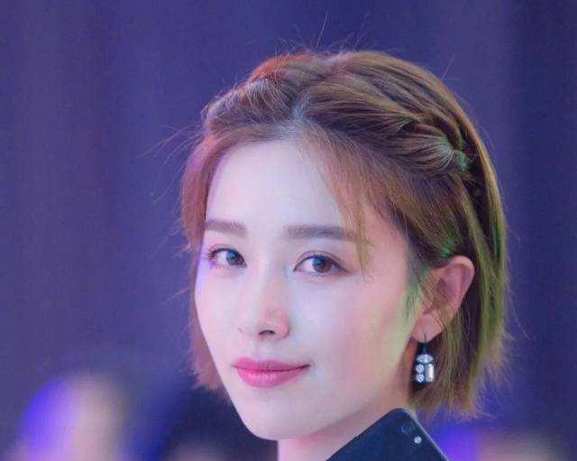 娱乐圈中九位短发女星,迪丽热巴都只能排在她后面