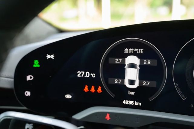 车则原创实拍-仪表盘左边照明功能控制