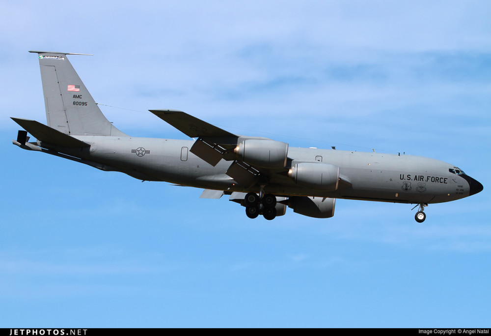 kc-135t空中加油机