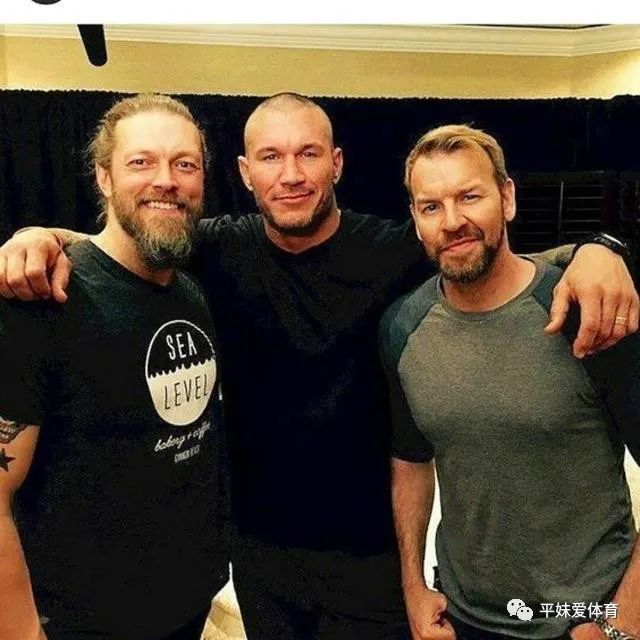 wwe兰迪奥顿晒新购的私人飞机不忘宣传与艾吉的大战