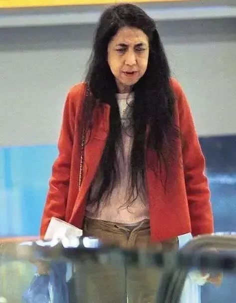 而何猷光夫妇遇难时,留下了一双女儿何家华和何家文,因为这次意外