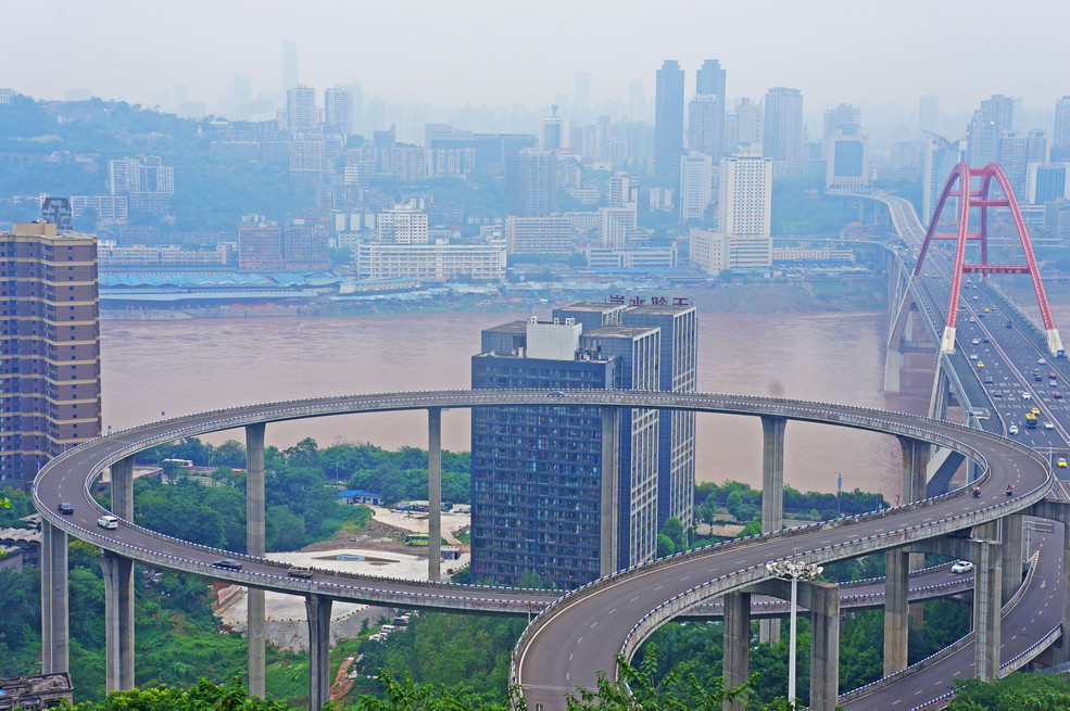 中国最高的城市立交桥,犹如在30层楼高空上玩过山车,你敢开吗?