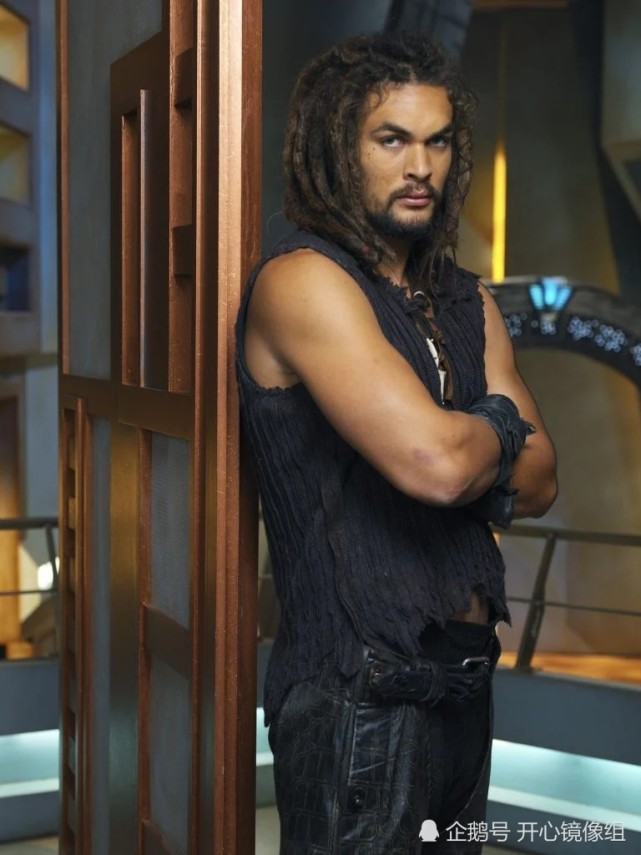 杰森·莫玛(jason momoa)从权力的游戏的"马王"到"海王"越来越出名