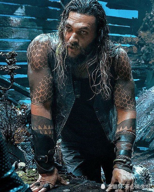 杰森·莫玛(jason momoa)从权力的游戏的"马王"到"海王"越来越出名