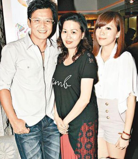 抗癌7年失败,黄日华妻子去世,还来不及当上tvb当家花旦就退圈