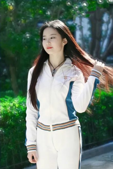 像刘亦菲这样运动会发生什么？