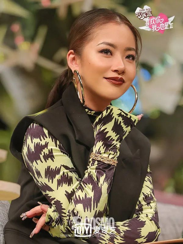 想看《喜欢你我也是》里的娜扎和王菊互换妆容