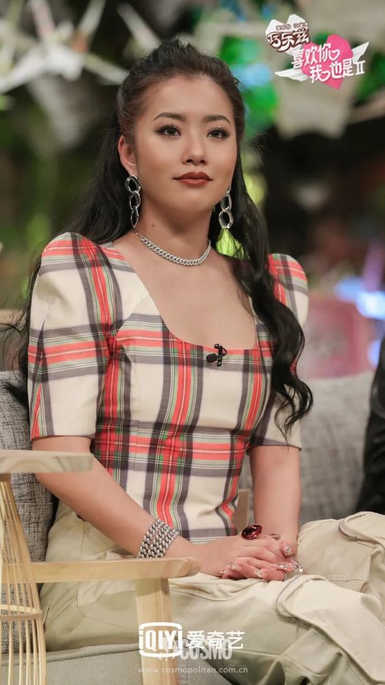 想看《喜欢你我也是》里的娜扎和王菊互换妆容
