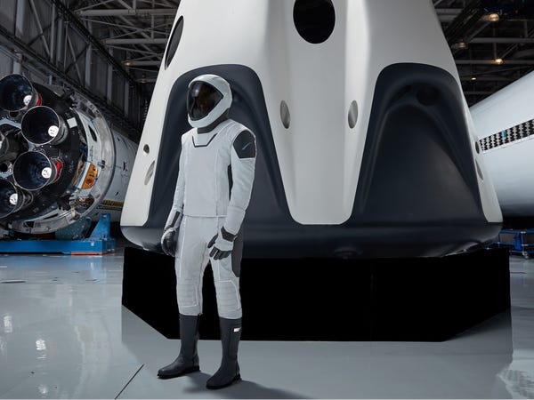 spacex全新宇航服