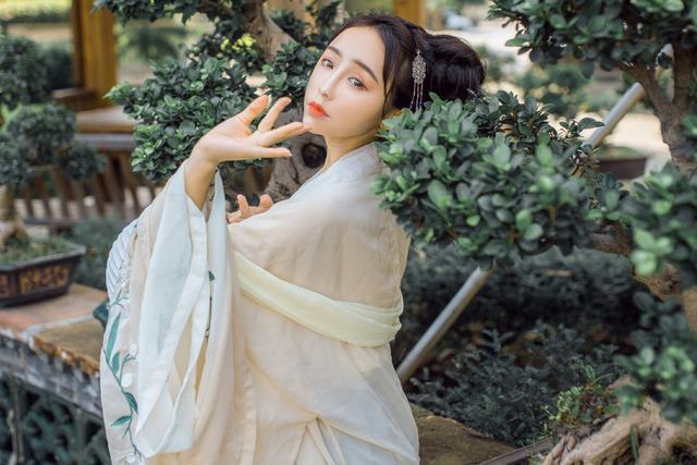 就不太喜欢过于自信的狮子座,而是对水瓶座这种温柔知性的女孩子,非常