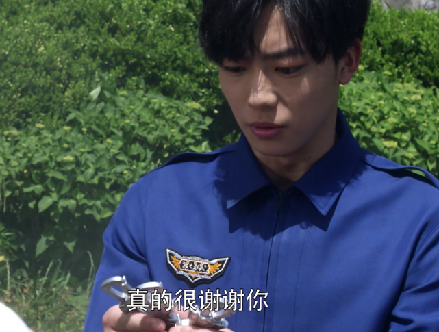 奥特曼:托雷基亚帮泰迦躲回变身器,优幸对雾崎说谢谢,场面太有爱了
