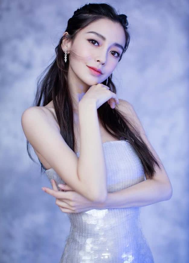 杨颖终于对"人鱼裙"下手了,效果让人惊艳,90斤以上不