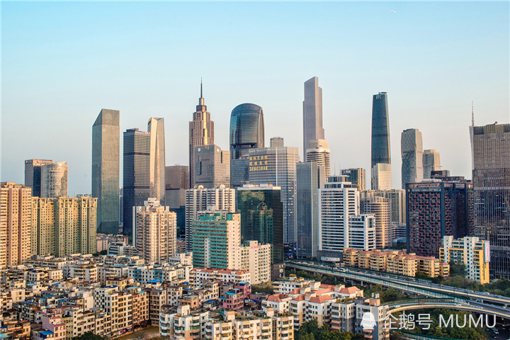 70年来我们国家的经济总量_70年后的我们图片(3)