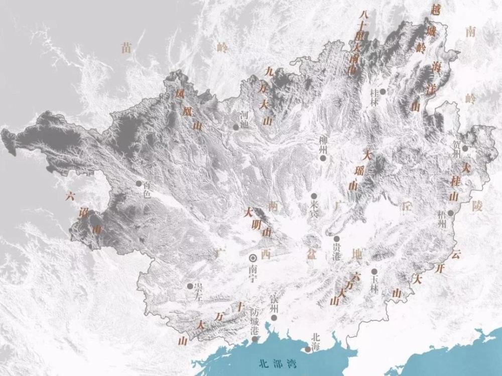 位于华南地区的广西壮族自治区,其地形地貌特征是怎样的?